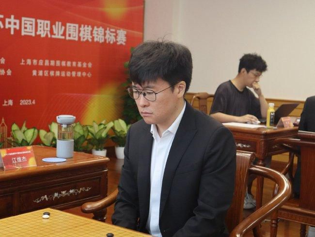 奴喝尿含着主人vk